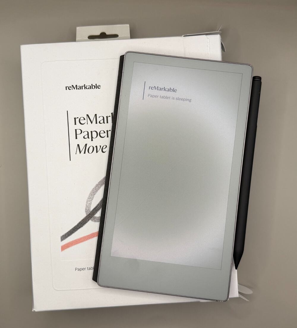 🔥reMarkable Paper Pro Move 7.3" + Marker Plus + Gray Basalt Folio - Cracked🔥